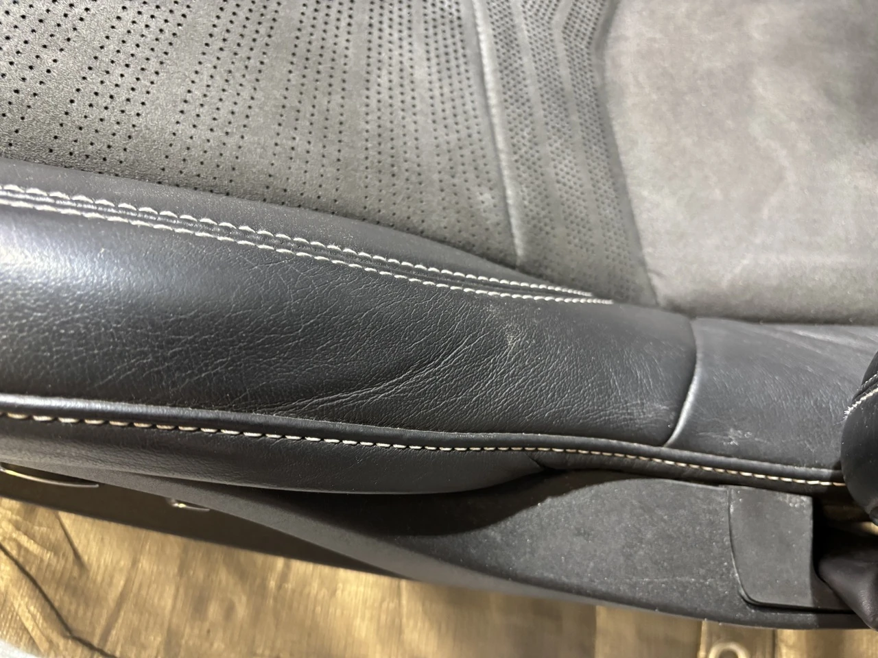 2020-2025 Chevrolet C8 Corvette Stingray GT2 Bucket Seats - Image 7